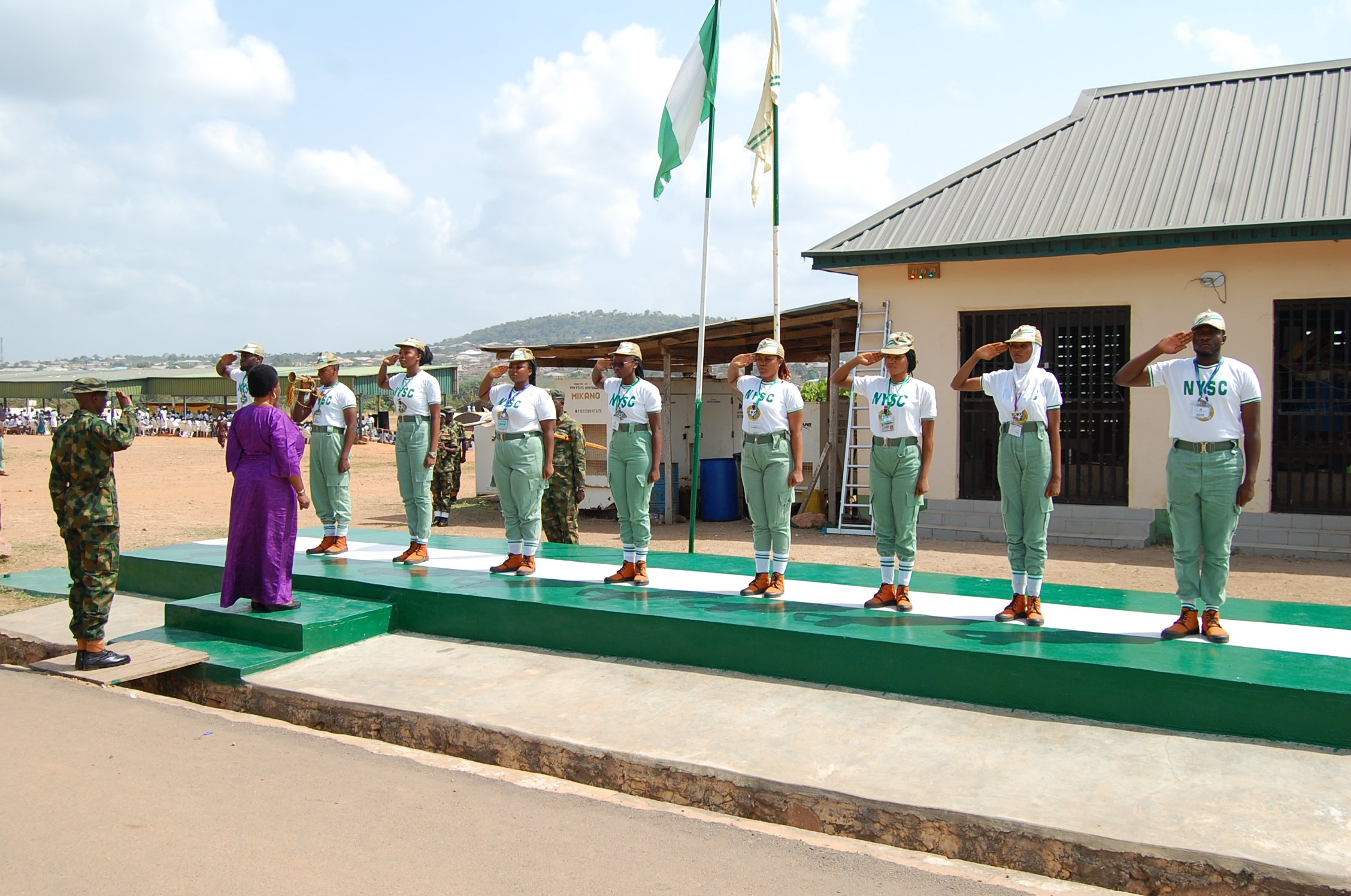 Quarter Guards saluting the guest.